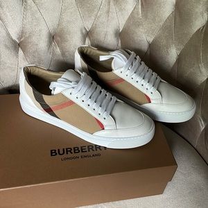 Burberry low top sneaker, white. Sz7 EURO 37